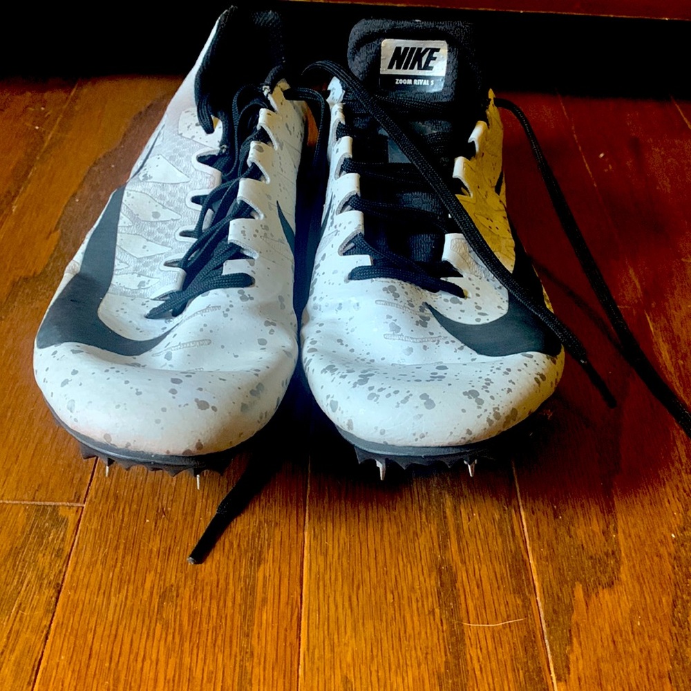 - Nike men’s size 9 track cleats with spikes